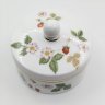 Купить Шкатулка "Земляника", фарфор, деколь, золочение, Wedgwood, Великобритания, 2000-2020 гг.