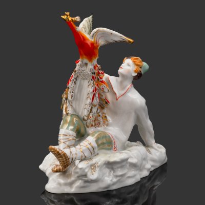 купить Статуэтка «Иван-Царевич и Жар-Птица», скульптор Якимова Г. П., автор росписи Лупанова Е. Н., фарфор, роспись, золочение, Ленинградский фарфоровый завод (ЛФЗ), СССР, 1970-1986 гг.