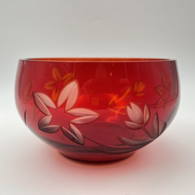 купить Конфетница рубинового оттенка с цветочным декором, цветное стекло, алмазная грань, СССР, 1960-1990 гг.