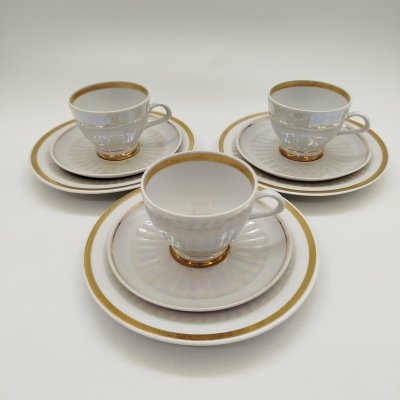 купить Набор из трех кофейных троек с рельефным декором, фарфор, золочение, люстр, Минский фарфорово-фаянсовый завод, СССР, 1968-1983 гг.