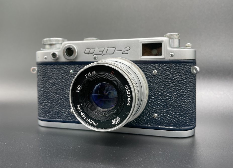 Фотоаппарат "ФЭД-2" с объективом "Индустар-26м" в оригинальном кофре ...