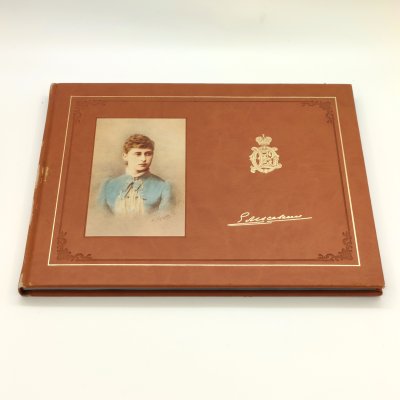 купить Фотоальбом "Святая Преподобномученица Великая Княгиня Елисавета Феодоровна", худ. оформление О.С. Гордиенко, Новоспасский монастырь, бумага, картон, кожзам, печать, Российская Федерация, 2007 г.