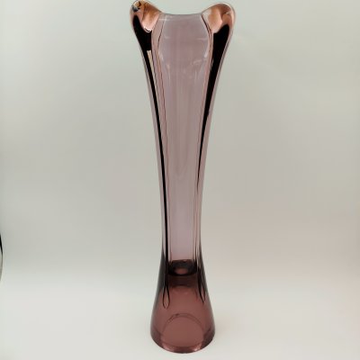 купить Ваза вытянутой формы сиреневого оттенка, цветное стекло, гутная техника, Ливанский стекольный завод, СССР, 1960-1980 гг.