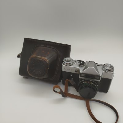 купить Фотоаппарат пленочный "Зенит-Е" с объективом "Индустар-50-2" в оригинальном кофре, металл, кожа, пластик, стекло, Красногорский механический завод (КМЗ), СССР, 1965-1981 гг.