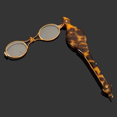 купить Лорнет дамский складной, латунь, панцирь черепахи, стекло, Западная Европа, 190-1880 гг.