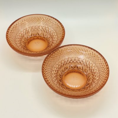 купить Набор из двух конфетниц (салатников) карамельного оттенка, цветное стекло, пресс, СССР, 1970-1990 гг.