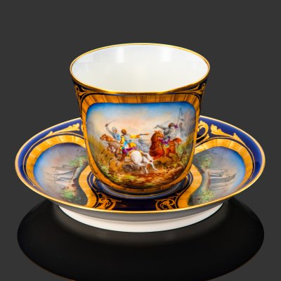 купить Пара кофейная с батальным сюжетом "Битва при Морле" (выполнена для дворца Тюильри "Chateau des Tuileries"), фарфор, крытье кобальтом, золочение, цировка, роспись, Севрская фарфоровая мануфактура (Sevres), Франция, 1844 г.