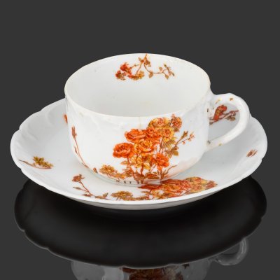 купить Пара кофейная с декором в виде цветов и бабочек, фарфор, деколь, золочение, Фарфоровый завод братьев Корниловых, Российская империя, 1884-1917 гг.