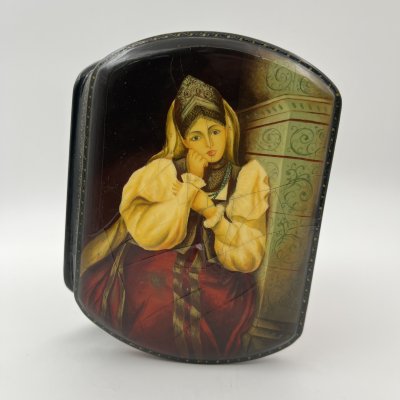 купить Шкатулка с лаковой миниатюрой "Царевна", автор Трошенкова, папье-маше, масло, Федоскинская фабрика миниатюрной живописи (Федоскино), Российская Федерация, 1990-2000 гг.