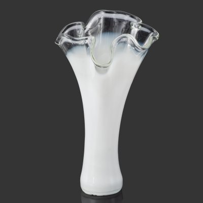 купить Ваза белого цвета с фестончатым краем, стекло, СССР, 1970-1990 гг.