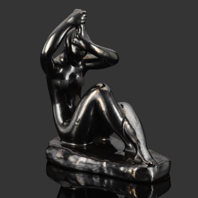 купить Скульптура «Девушка, расчесывающая волосы» («Отжимающая волосы»), автор Николай Андреевич Силис, керамика, поливы, Гжельский керамический завод, СССР, 1960-1970 гг.