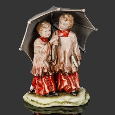 купить Статуэтка "Дети под зонтом", фарфор, роспись, Италия, 1980-1990 гг.