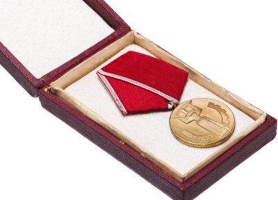 купить Болгария медаль "25 лет Народной Власти" в оригинальном футляре