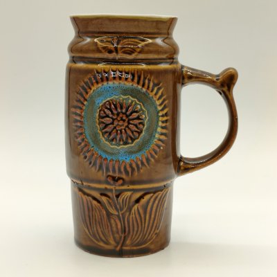 купить Кружка пивная с рельефным цветочным декором, керамика, цветные поливы, Московский завод «Изолятор», СССР, 1970-1990 гг.