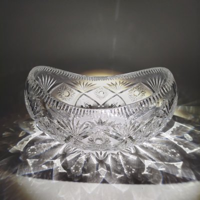 купить Конфетница(салатник) овальной формы с резным декором, хрусталь, алмазная грань, СССР, 1970-1980 гг.