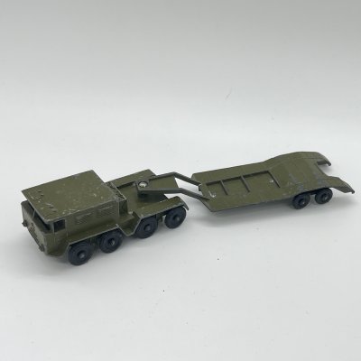 купить Масштабная модель "Тягач с платформой" из серии "Военная техника", металл, пластик, Тульский патронный завод (ТПЗ), СССР, 1970-1990 гг.