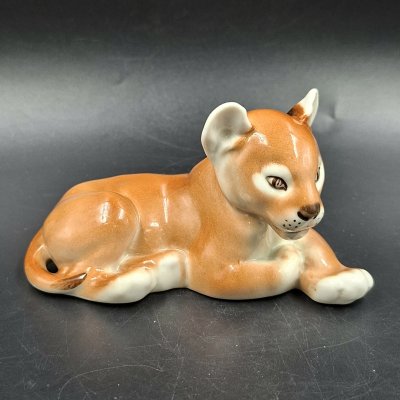 купить Статуэтка "Львёнок лежащий", скульптор Б.Я. Воробьев, фарфор, аэрография, роспись, Ленинградский фарфоровый завод (ЛФЗ), СССР, 1970-1992 гг.