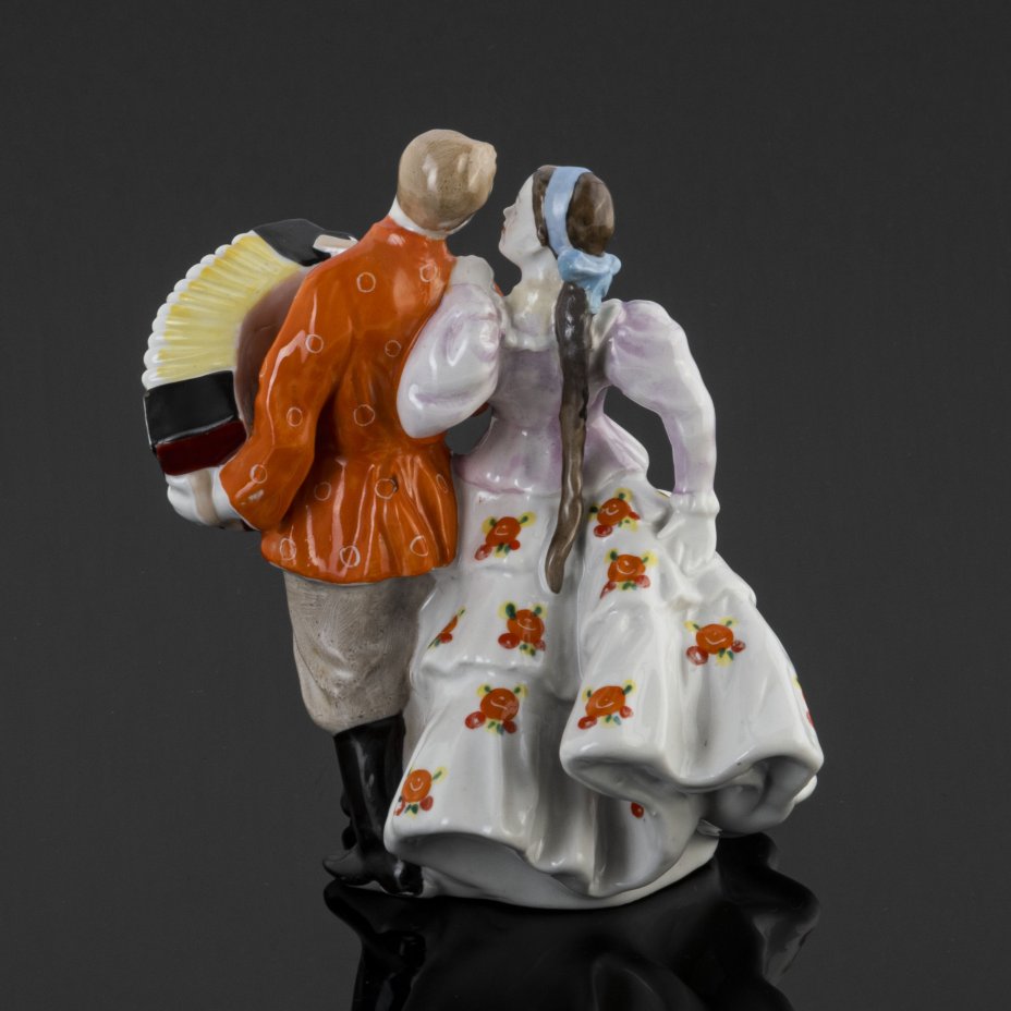 Статуэтка "Уральская кадриль", автор Н. Малышева, фарфор, роспись ...