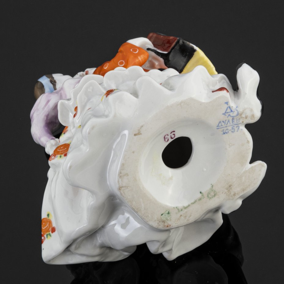 Статуэтка "Уральская кадриль", автор Н. Малышева, фарфор, роспись ...