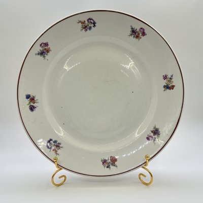 купить Большое круглое сервировочное блюдо, украшенное цветочным декором, фарфор, деколь, роспись, Дулевский фарфоровый завод (Дулёво), СССР, 1952-1964 гг.