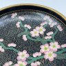 Купить Розетка декоративная (блюдце) с изображением сливы мэйхуа на черном облачном фоне, латунь, перегородчатая эмаль (клуазоне), Китай, 1950-1970 гг.