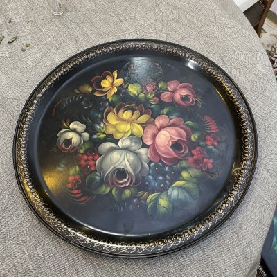 купить Поднос круглой формы с цветочным декором, жесть, роспись, Жостовская фабрика декоративной росписи, СССР, 1960-1980 гг.