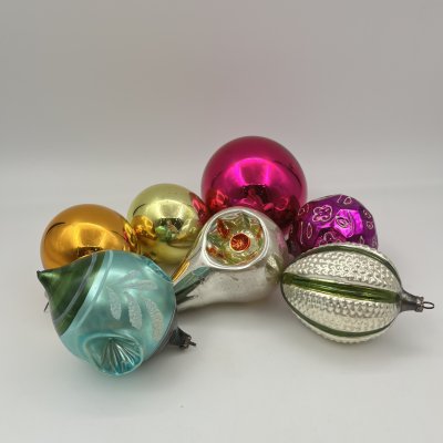 купить Набор подвесных ёлочных игрушек различных форм, стекло, краска, металл, СССР, 1960-1980 гг.