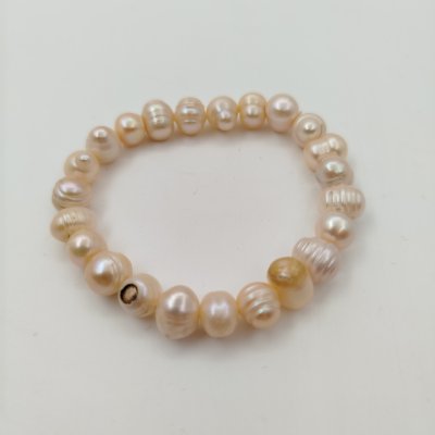 купить Браслет женский розоватого оттенка, металл, культивированный жемчуг, Азия, 2000-2020 гг.