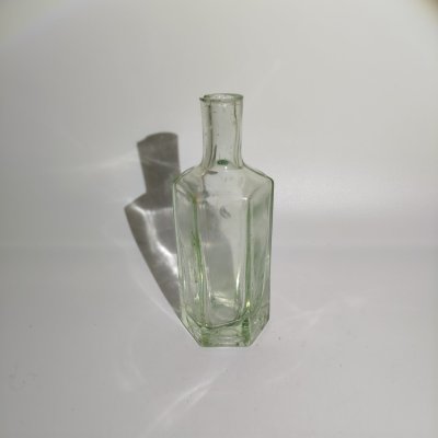 купить Флакон шестиугольной формы, клеймо "4", стекло, Россия, 1900-1940 гг.