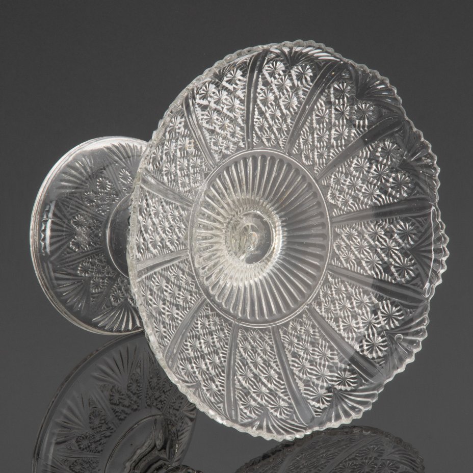 Фруктовница на фигурной ножке, стекло, СССР, 1917-1945 гг. стоимостью ...