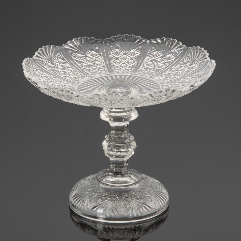 Фруктовница на фигурной ножке, стекло, СССР, 1917-1945 гг. стоимостью ...