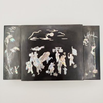 купить Шкатулка для украшений с декором в виде жанровой сцены, папье-маше, перламутр, инкрустация, лак, Вьетнам, 1950-1980 гг.