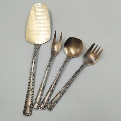 купить Набор сервировочный (лопатка для торта, совочек для сахара, вилка двузубая и вилка трехзубая), мНЦ (медь-никель-цинк), Таллинский ювелирный завод, СССР, 1960-1990 гг.