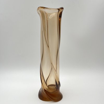 купить Ваза «Витая» карамельного оттенка, цветное стекло, Ленинградский стекольный комбинат «Победа» (Колпино), СССР, 1970-1980 гг.