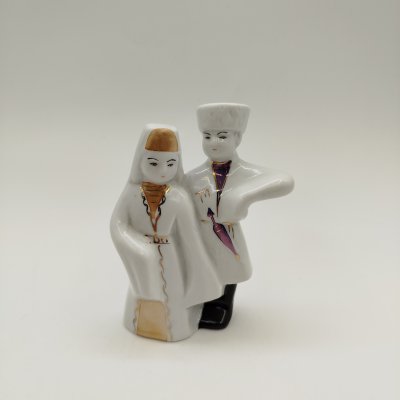купить Статуэтка "Грузинский танец" ("Горец и горянка"), фарфор, роспись, золочение, СССР, 1960-1980 гг.