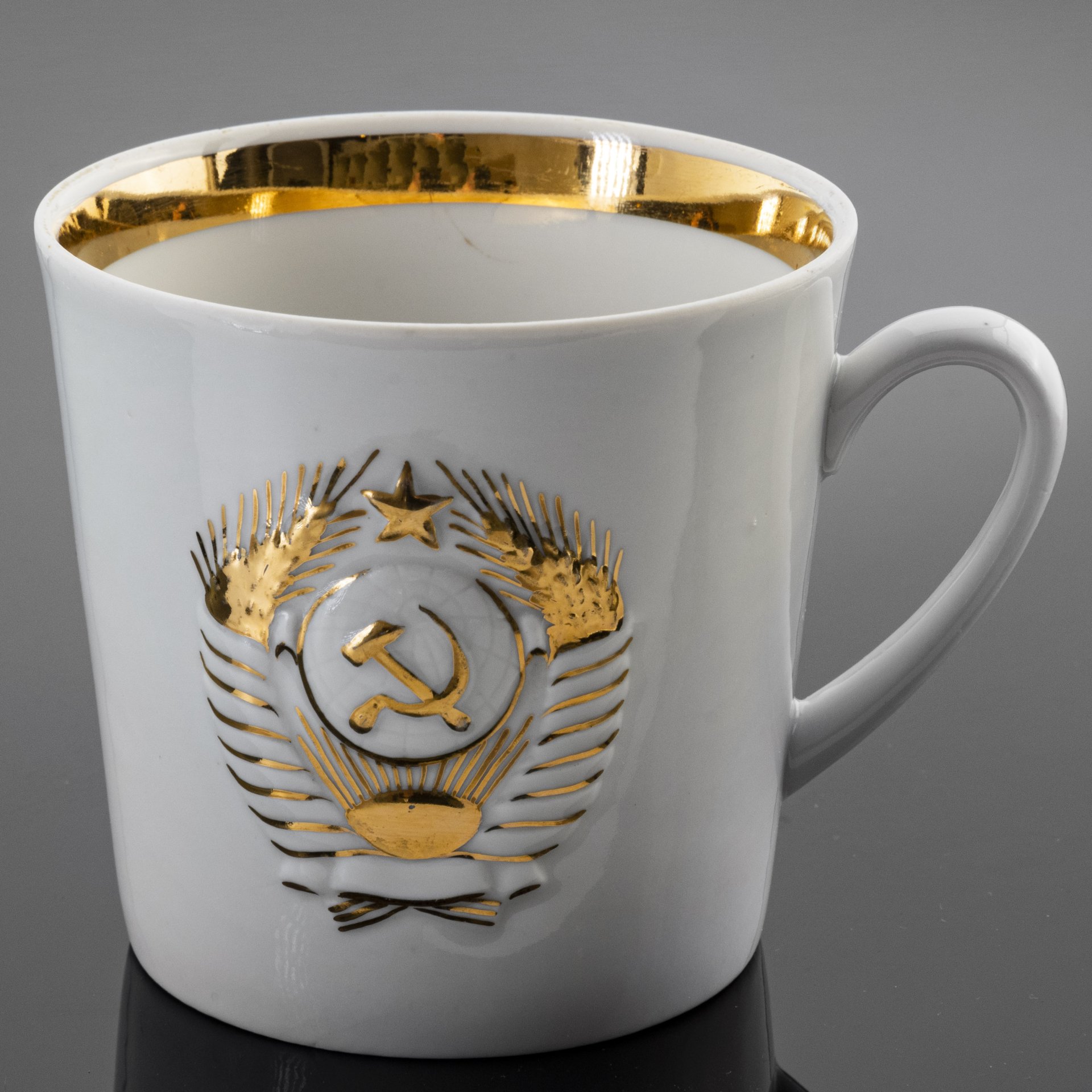 Чашка с гербом СССР, фарфор, золочение, Дмитровский фарфоровый завод ...