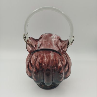 купить Конфетница в форме корзиночки марганцевого оттенка, стекло, гутная техника, СССР, 1980-1990 гг.