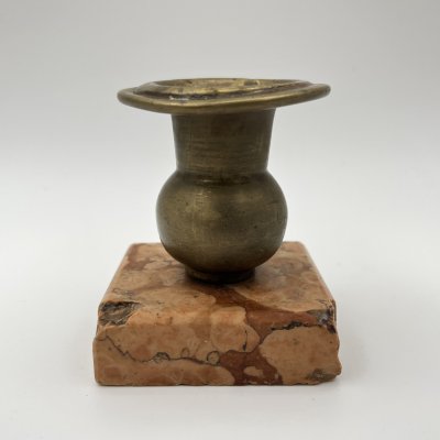 купить Пепельница в восточном стиле в виде вазы с растительным узором на тулове, латунь, холодные эмали, Индия, 1970-1990 гг.