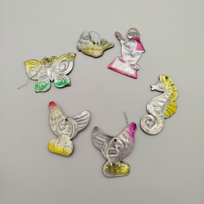 купить Набор из шести ёлочных игрушек различных форм, композитный материал, картон, штамповка, аэрография, СССР, 1960-1980 гг.