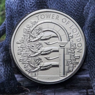 купить Великобритания 5 фунтов 2020 "Лондонский Тауэр - Королевский зверинец" в буклете