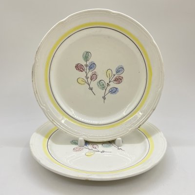 купить Пара тарелок с цветочным декором, фаянс, Конаковский фаянсовый завод им. М.И. Калинина (ЗиК Конаково), СССР, 1960-1990 гг.