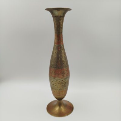 купить Ваза выполненная в восточном стиле, украшенная растительным декором, латунь, резьба, крашение, Индия, 1980-1990 гг.