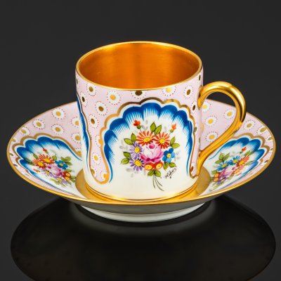 купить Кофейная пара декорированная цветочными композициями в "капустном листе" в стилистике Vieux Sèvres, серия Ribes, фарфор, роспись, золочение, Limoges, Франция, 1950-1970 гг.