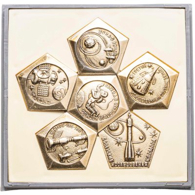 купить Комплект значков серии "Советские исследования космоса" в оригинальном футляре, СССР, З-д опытных и сувенирных изделий (г. Мытищи), 1970-180 гг.