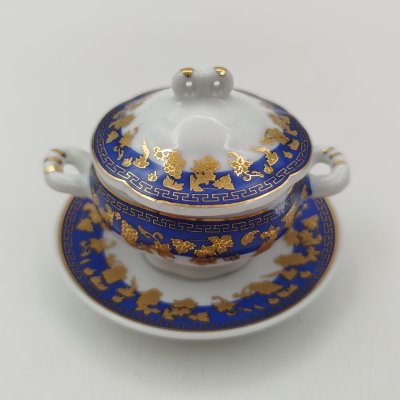 купить Солонка в виде супницы (миниатюрная) с изображением винограда на синем канте, "Porcelain Art", фарфор, деколь, золочение, Европа, 1970-2000 гг.