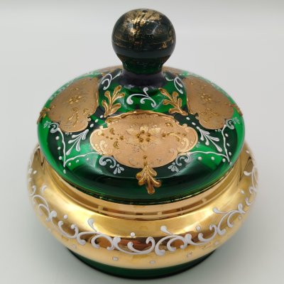 купить Бонбоньерка для конфет зеленого цвета с растительным декором, стекло, роспись, золочение, Италия, 1970-1980 гг.
