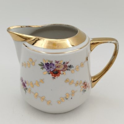 Купить Молочник с цветочным декором и золотым кантом, фарфор, деколь, золочение, Дулевский фарфоровый завод (Дулёво), СССР, 1953 г.