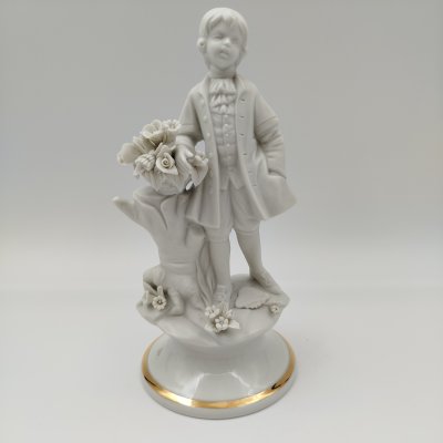купить Статуэтка "Юный кавалер с букетом цветов", бисквит, золочение, Capodimonte (Каподимонте), Италия, 1970-1990 гг.