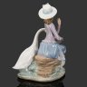 Купить Статуэтка "Девушка с гусем", скульптор Vicente Martinez, фарфор, роспись, Lladro, Испания, 1979-1990 гг.