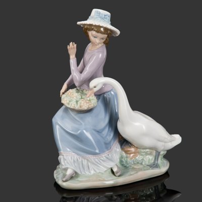 купить Статуэтка "Девушка с гусем", скульптор Vicente Martinez, фарфор, роспись, Lladro, фарфор, роспись, Lladro, Испания, 1979-1990 гг.